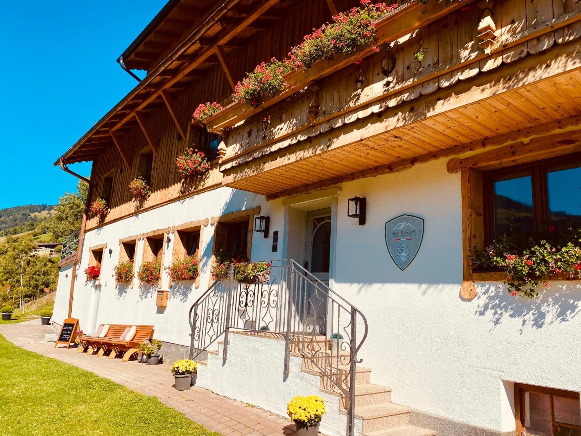 Alm Seasons Premium Chalet & Studios Зальбах-Гінтерглемм Екстер'єр фото